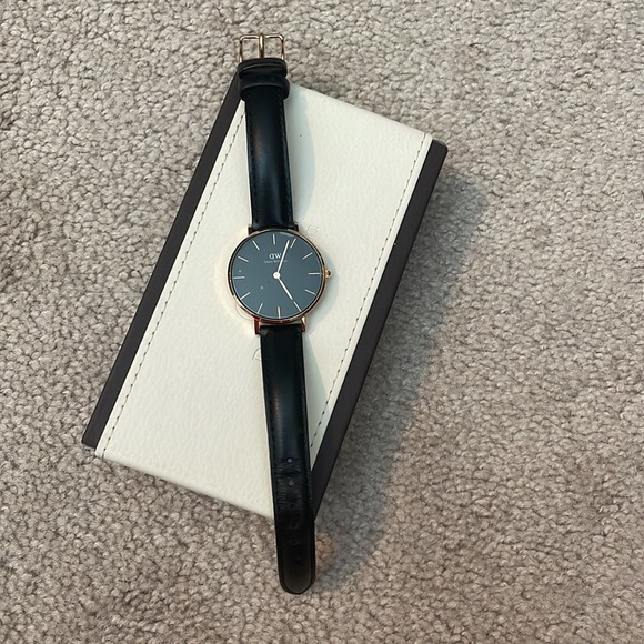Daniel Wellington Petite Sheffield 32MM black/rose gold watch - Picture 6 of 6